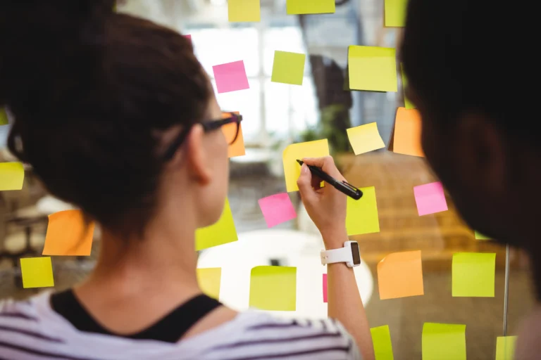 Gestión de Proyectos con Scrum y Design Thinking G01
